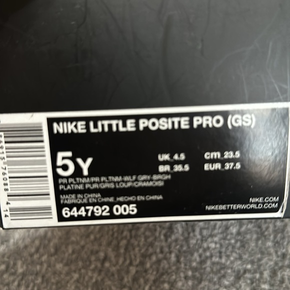 Nike shoes - Picture 3 of 3